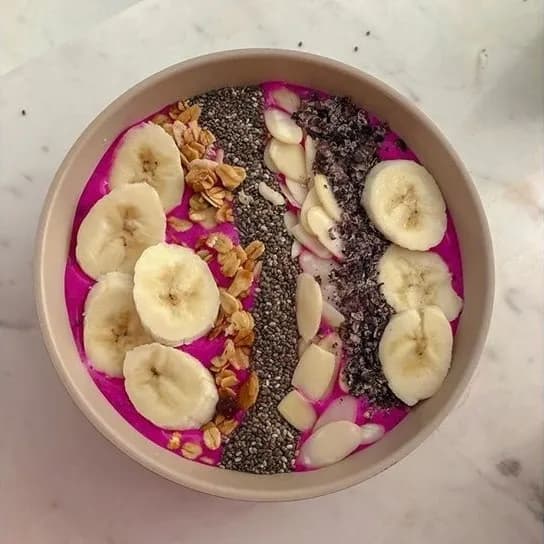 Dragon Fruit Smoothie Bowl